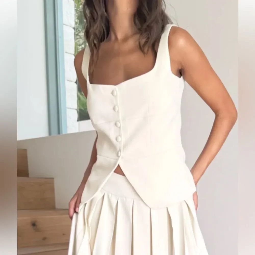 Meshki Cream Button Front Structured Tank Top - Picture 1 of 2